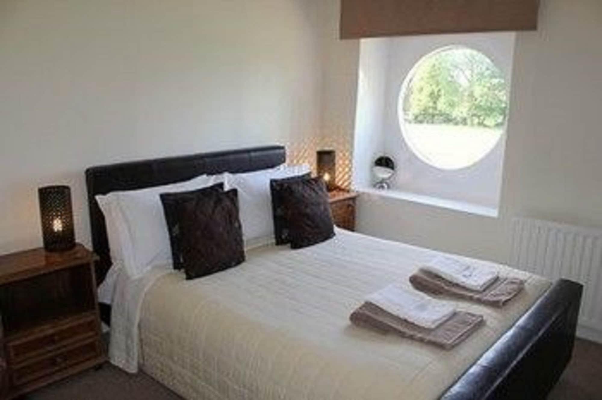 The Coach House Bed & Breakfast Winterbourne Екстериор снимка