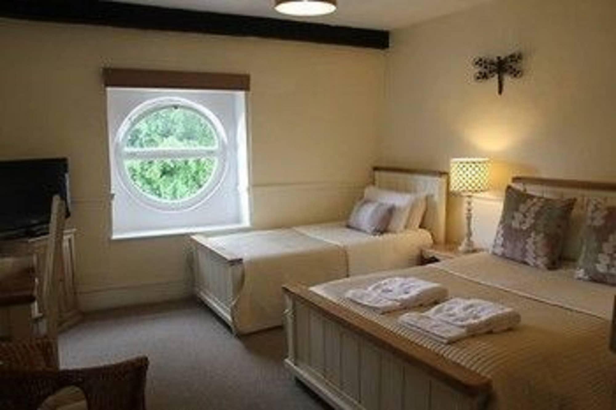 The Coach House Bed & Breakfast Winterbourne Екстериор снимка